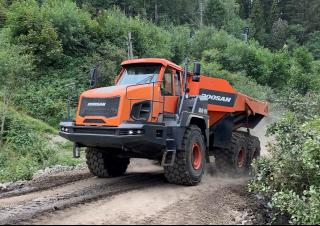 Autobasculante articulate Doosan DA45-7
