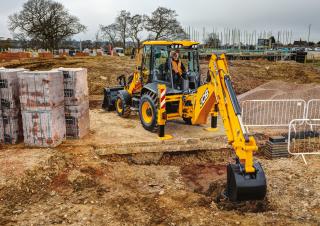 Buldoexcavatoare JCB 3CX Plus