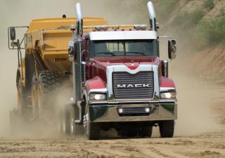 Camioane Capete tractor Mack TITAN 64