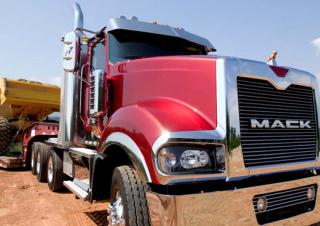 Camioane Capete tractor Mack TITAN Day Cab MP10 8x4