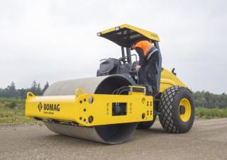Cilindri Cilindri compactori cu un singur tambur Bomag BW 211-40