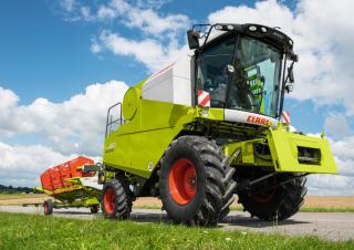Combine agricole Claas Avero 160