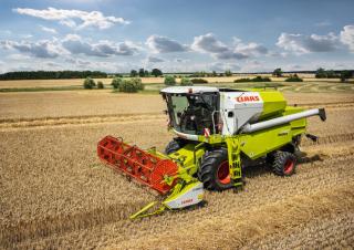 Combine agricole Claas Avero 240