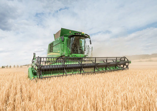 Combine agricole John Deere T 670 LL