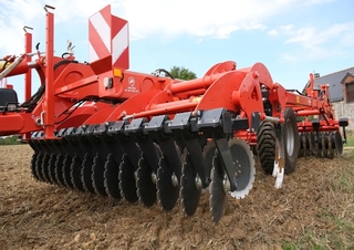 Cultivatoare Kuhn Performer 4000 NSH