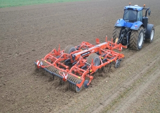 Cultivatoare Kuhn Performer 4000 NSH