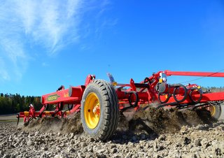 Cultivatoare Väderstad Swift 440