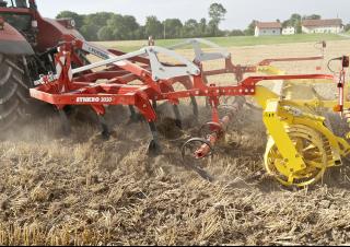 Cultivatoare Pöttinger Synkro 3030 nova