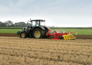 Cultivatoare Pöttinger Synkro 3530
