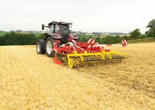 Cultivatoare Pöttinger Synkro 3530