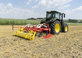 Cultivatoare Pöttinger Synkro 3530