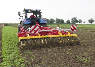 Cultivatoare Pöttinger Synkro 4030 K nova