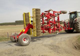Cultivatoare Pöttinger Synkro 4030 T nova
