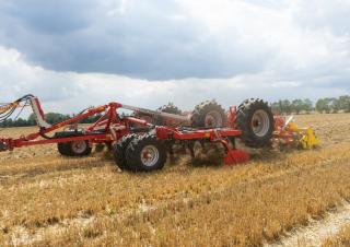 Cultivatoare Pöttinger Terria 6030
