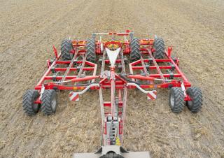 Cultivatoare Pöttinger Terria 6040