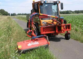 Echipamente de mentenanță pentru sezonul cald/vară Echipamente de cosit în pantă Dücker UNA 200 TMK 10