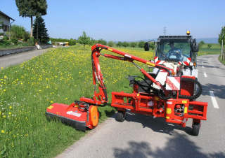 Echipamente de mentenanță pentru sezonul cald/vară Echipamente de cosit în pantă Dücker UNA 450 MKT 13