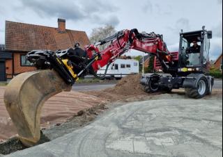 Excavatoare pe roți Yanmar B95W MB 