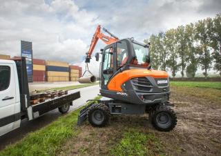 Excavatoare pe roți Doosan DX57W-5