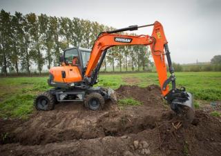 Excavatoare pe roți Doosan DX57W