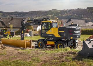 Excavatoare pe roți Volvo EW180E
