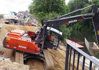 Excavatoare pe șenile Atlas 225 LC