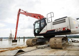 Excavatoare pe șenile Link-Belt 250 X4 Long Front 