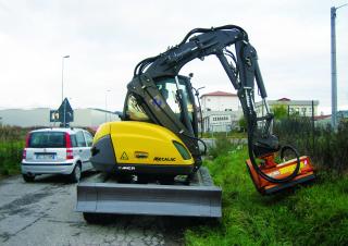 Excavatoare pe șenile Mecalac 8MCR