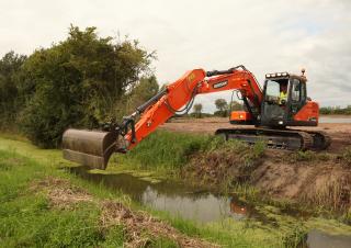 Excavatoare pe șenile Doosan DX 140 LC