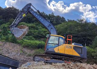 Excavatoare pe șenile Volvo EC230F NH