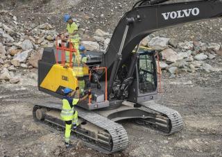 Excavatoare pe șenile Volvo EC300ERL