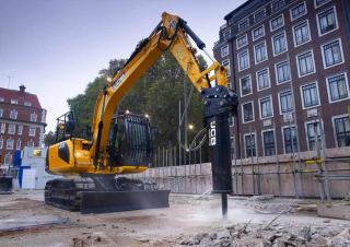 Excavatoare pe șenile JCB JS130 LC