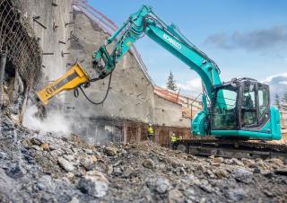 Excavatoare pe șenile Kobelco SK 140 SRLC 3