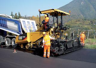 Finisoare de asfalt pe roți Caterpillar AP600D