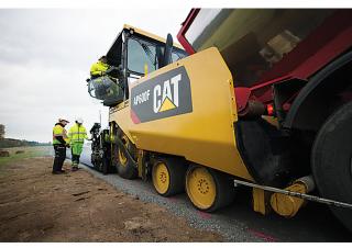 Finisoare de asfalt pe roți Caterpillar AP600F