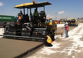 Finisoare de asfalt pe șenile Caterpillar AP655F