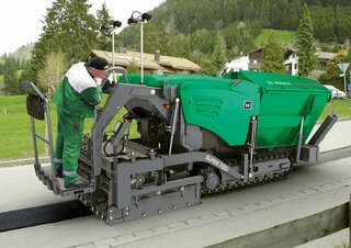 Finisoare de asfalt pe șenile Vögele Super 700i