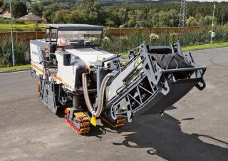 Freze de asfalt Wirtgen W 220 i
