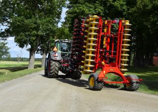 Grape cu disc-zinc Väderstad Carrier XL 625