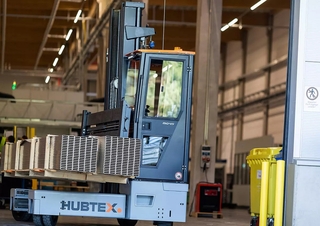 Stivuitoare cu încărcare laterală Încărcătoare laterale electrice Hubtex Phoenix