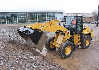 Încărcătoare pe roți Caterpillar 918M