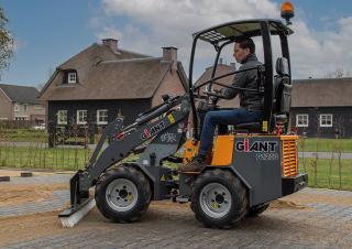 Încărcătoare pe roți Giant G1200