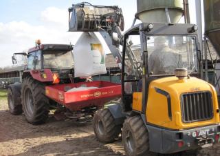 Încărcătoare pe roți Giant V 452 T