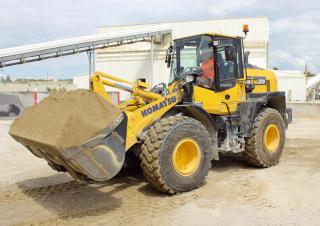 Încărcătoare pe roți Komatsu WA200-8E0