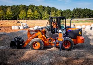 Încărcătoare pe roți Hitachi ZW100-6