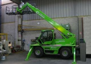 Încărcătoare telescopice cu structură superioară Merlo Roto 45.21