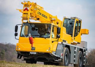 Macarale all-terrain Liebherr LTM 1030-2.1 