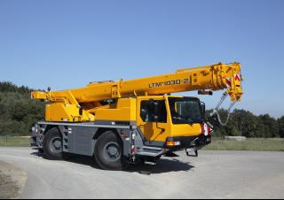 Macarale all-terrain Liebherr LTM 1030-2.1 