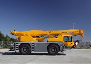 Macarale all-terrain Liebherr LTM 1030-2.1 