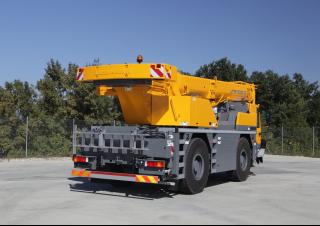 Macarale all-terrain Liebherr LTM 1030-2.1 